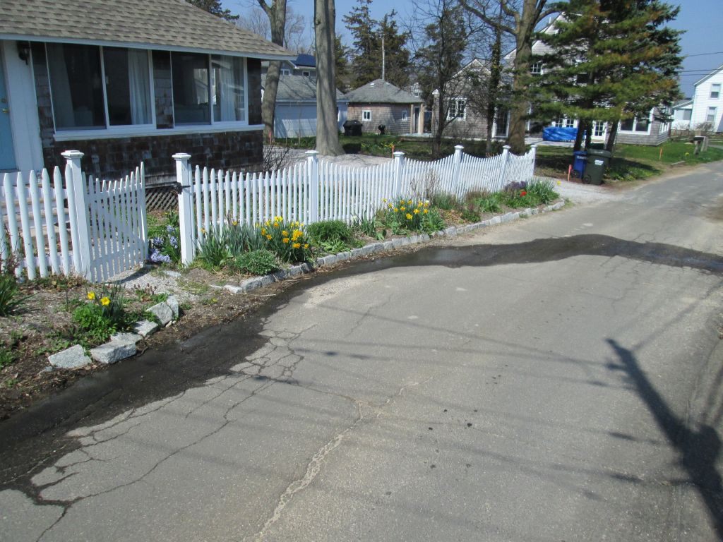 08IndianCoveRdDrainage2 (176K)