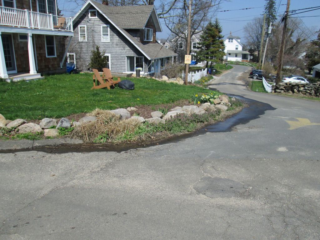 09IndianCoveRdDrainage3 (190K)